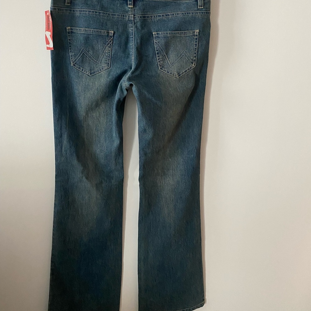 Nitro Stretch Embroidered Blue Jeans with floral design in front - Picture 2 of 2